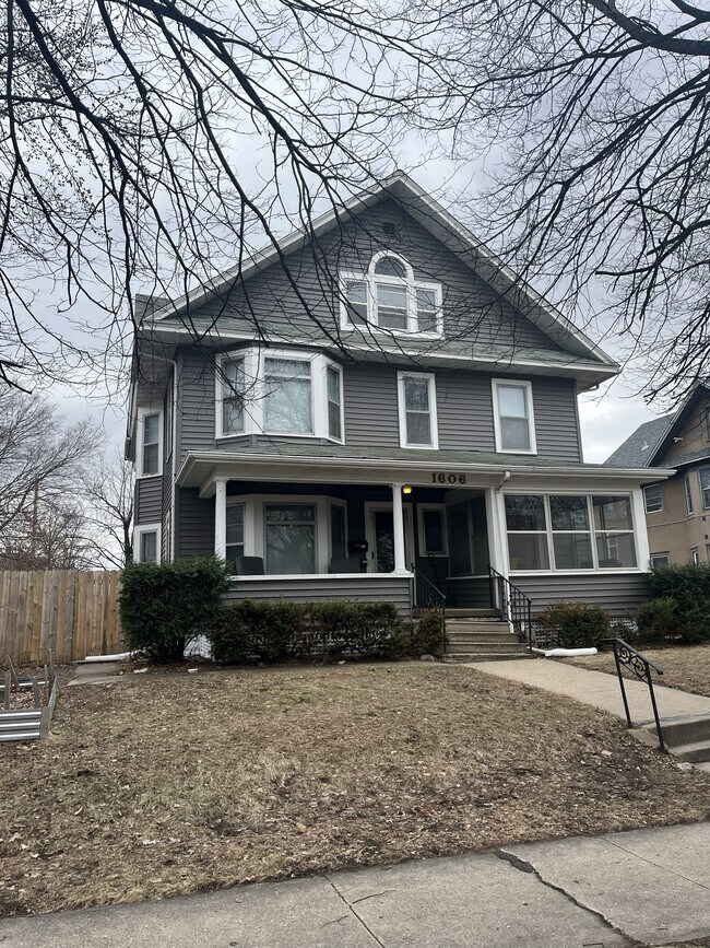 Building Photo - 1606 Hewitt Ave