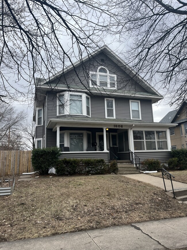 Building Photo - 1606 Hewitt Ave