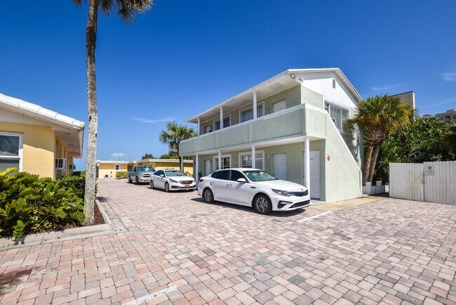 Building Photo - Life on the BEACH