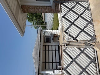 Building Photo - 2448 Lincoln St