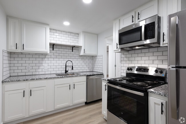 Building Photo - Flats at 2875