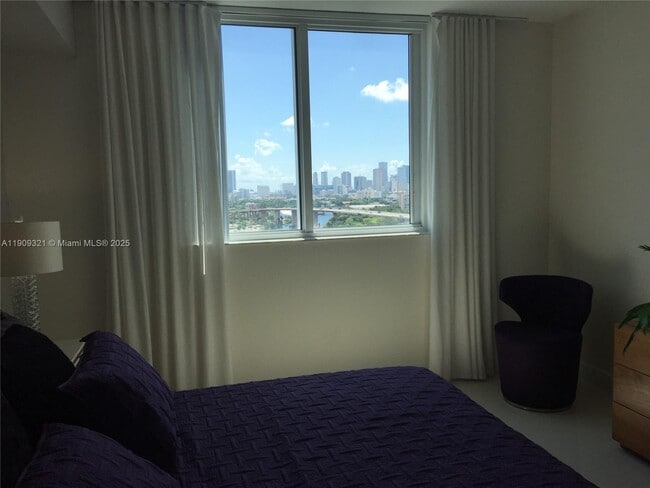 Foto del edificio - 1861 NW S River Dr