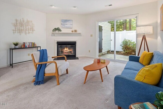 Foto del edificio - Townhouse in Woodcroft!