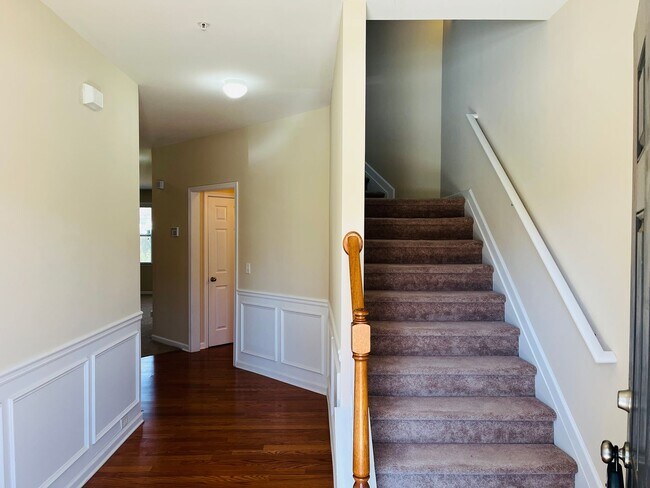 Foto del edificio - Wow! 3 bedroom 2.5 bathroom home in Newnan, 2100 plus sqft, 2 car garage, huge rooms, must see!