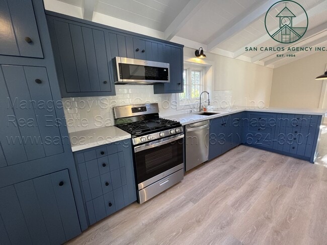 Building Photo - Newly Remodeled Three Bedroom Hatton Fields Home