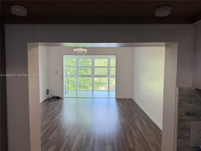 Foto del edificio - 5851 NW 62nd Ave