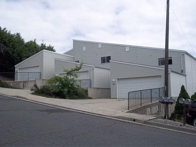 Building Photo - 504 SW City View St