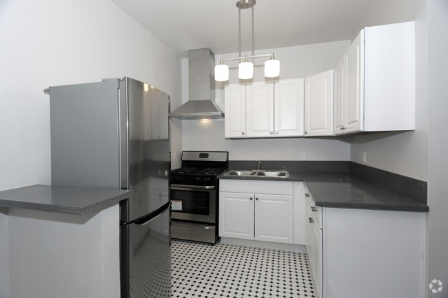 1BR, 1BA - 356 SF - The Avalon Catalina Apartments