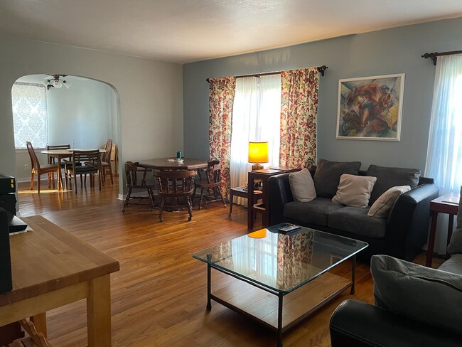 LIVING DINING AREA - 1014 Holland Dr