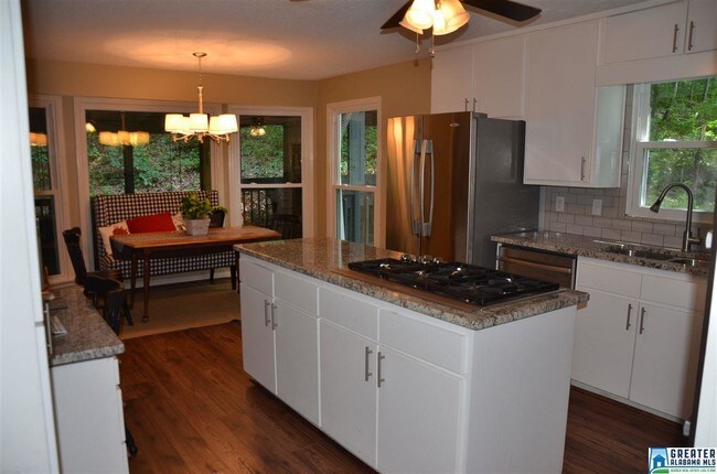 Foto del edificio - 4553 Little Ridge Dr