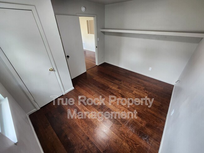 Foto del edificio - 1021 Hillside Dr