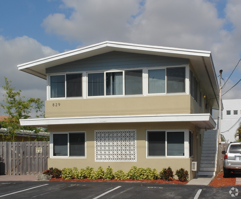 Building Photo - 829 NE 18th Ave