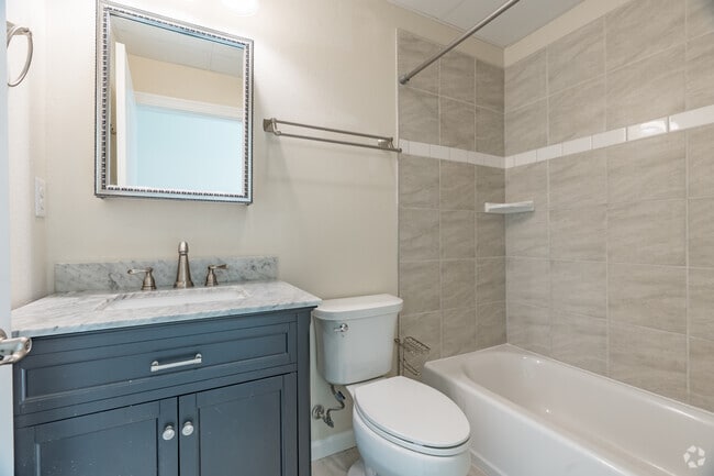 1BR, 1BA - 700SF - Bathroom - Alamo School Lofts