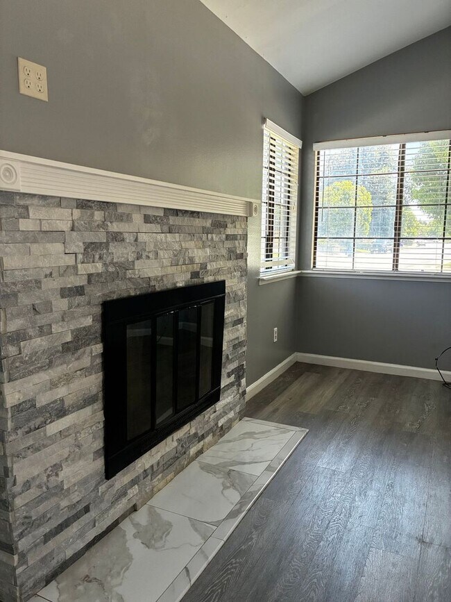 Building Photo - Clean & Updated 3-Bedroom Home in Southwest Bakersfield – Available Now!