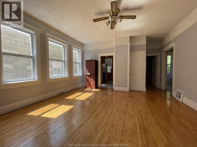 Photo du bâtiment - 3338 Sandwich St.