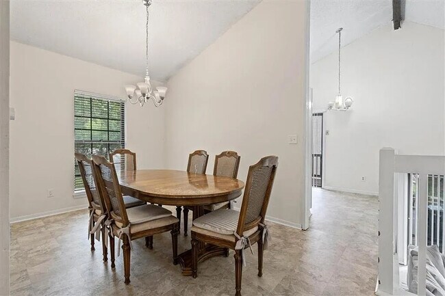 Foto del edificio - 12808 W 108th St