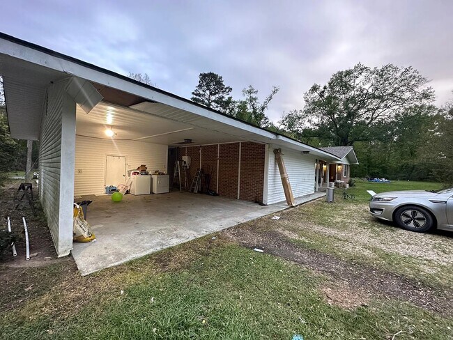 Building Photo - 27134 LA-22
