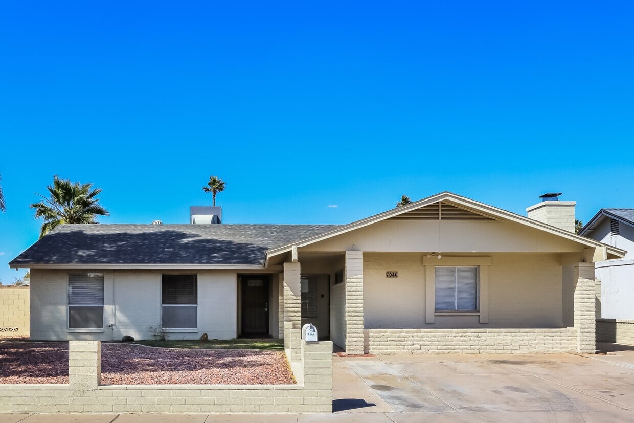 Primary Photo - 7646 W Mackenzie Dr