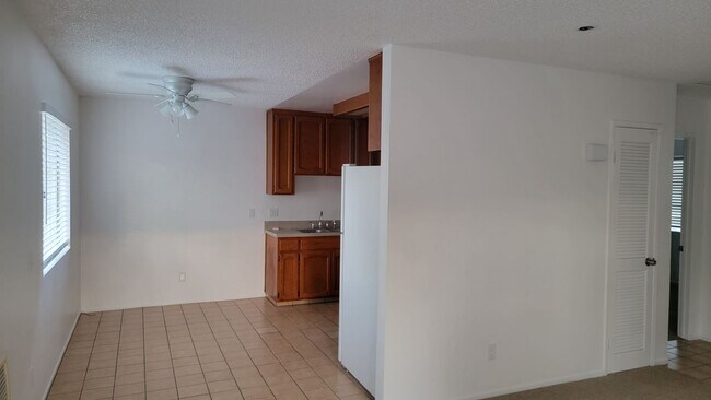 Building Photo - 425 Millar Ave