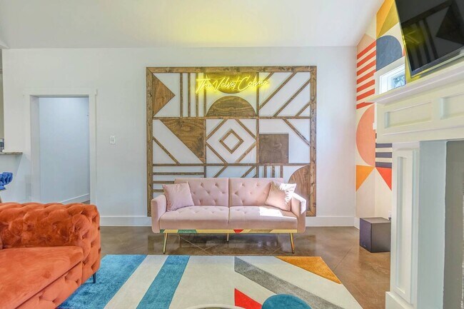 Building Photo - 1702 Netherwood Ave