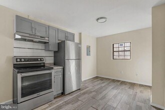 Building Photo - 722 W Allegheny Ave