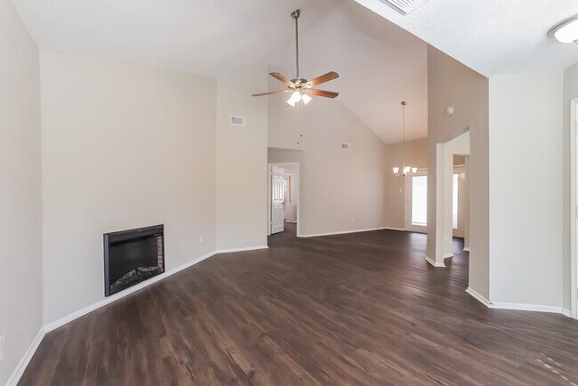 Foto del edificio - 10318 Bushy Creek Dr