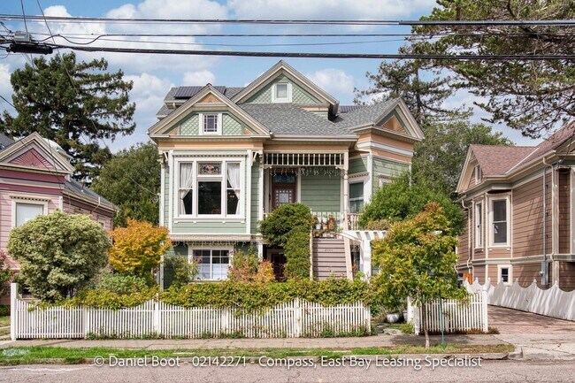 Foto del edificio - 2141 Ward St