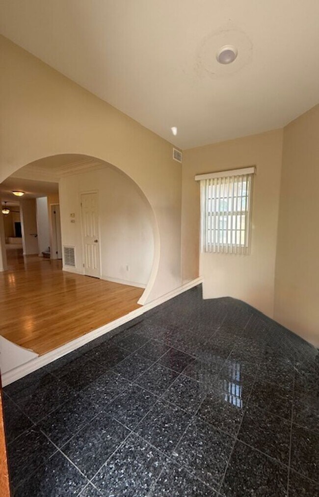 Building Photo - Gorgeous, unique house available immediately