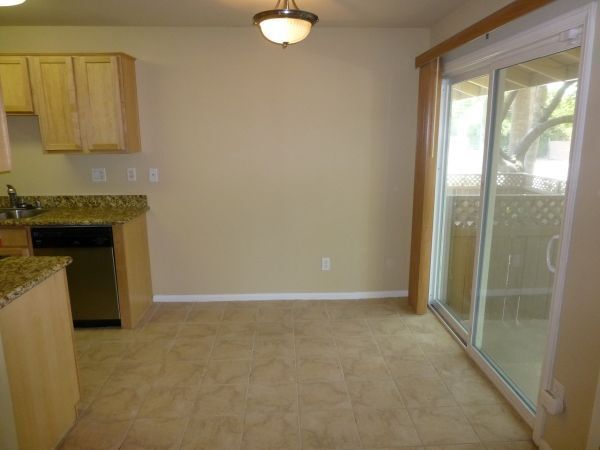 Building Photo - Apartment For Rent!