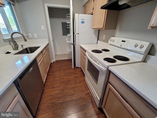 Building Photo - 1524 Lincoln Way