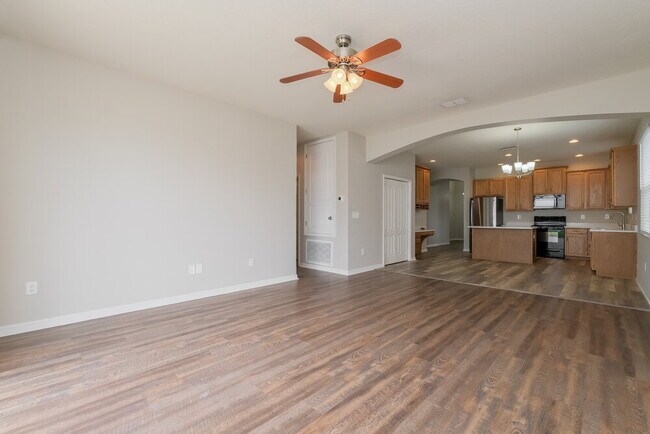 Foto del edificio - 14143 Holly Hammock Ln