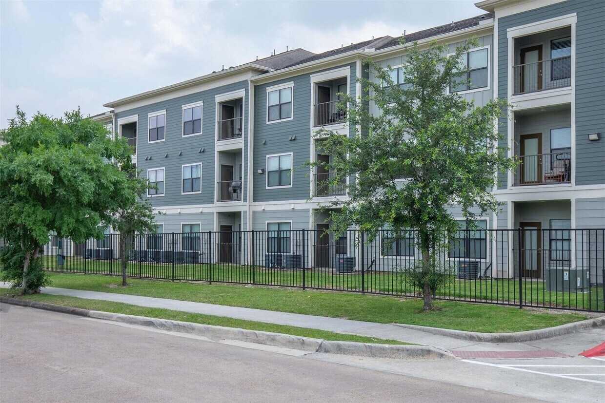 Building Photo - 2930 Plum Creek Ln