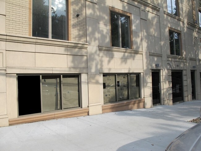 Building Photo - 3174 Riverdale Ave
