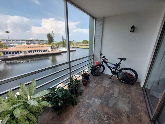 Foto del edificio - 2741 Taft St