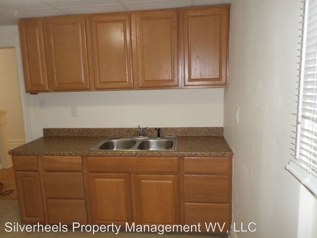 Building Photo - 603 33rd St
