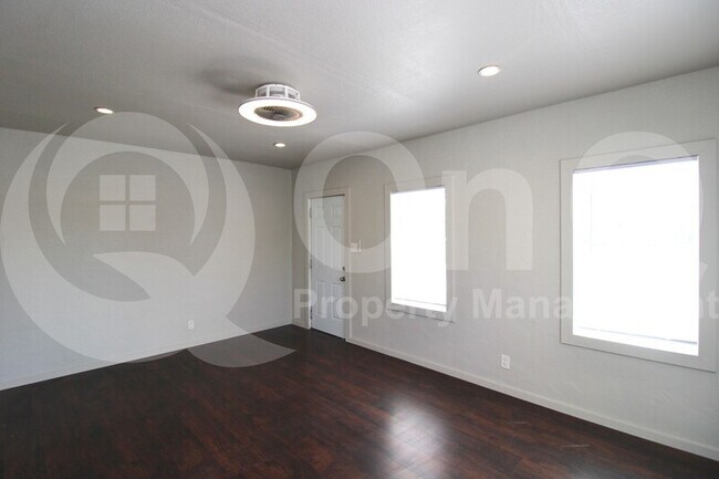Building Photo - 1022 S Montezuma Ave
