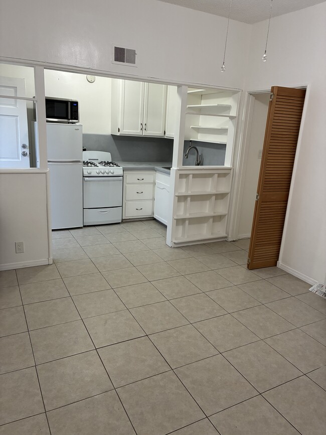 Building Photo - 3664 W 54th St