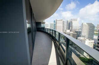 Building Photo - 1000 Brickell Plaza