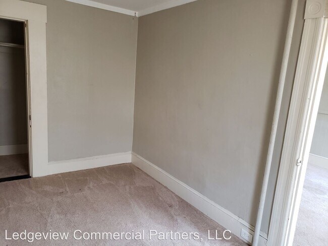 Building Photo - 1279 Elm St
