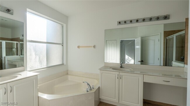 Building Photo - 7005 Romana Way