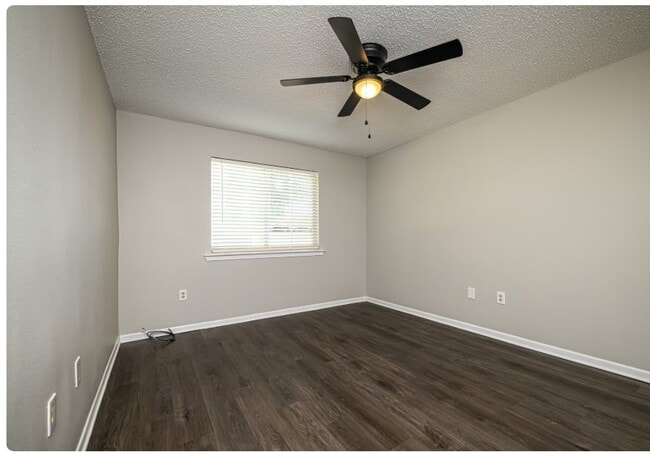 Photo - 2121 Lobdell Blvd (Baton Rouge, LA) Apartment
