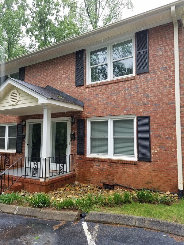 2 BR/1.5 BA Town Home Unit C Townhome Rentals in Taylors SC