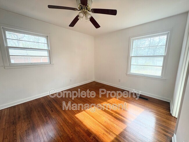 Building Photo - 409 13th Ct NW