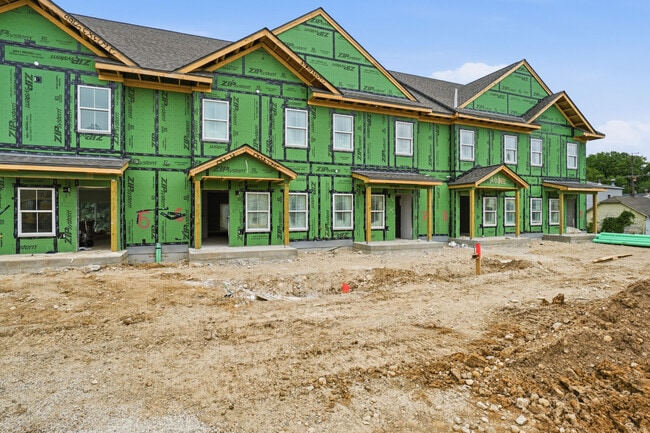 Building Photo - 119 Kettle Moraine Dr S