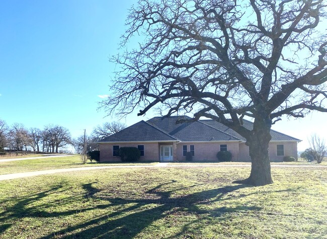 Foto del edificio - 3 Bed 2.5 Bath Home on 1.5 acres in Aubrey