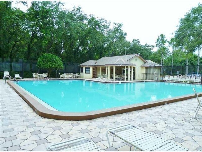 Foto del edificio - 7831 Barclay Rd