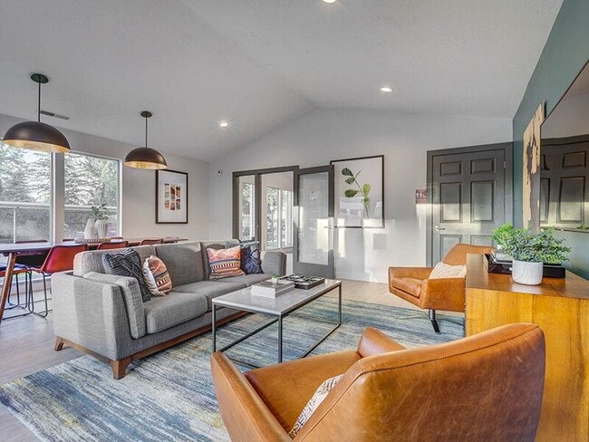 Building Photo - Creekview