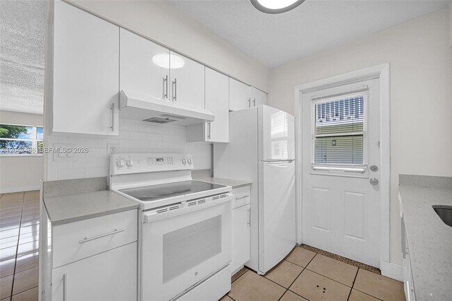 Foto del edificio - 861 SW 74th Terrace