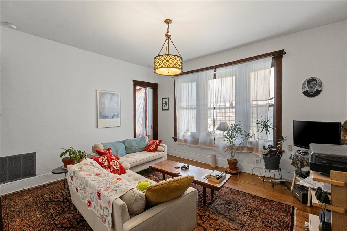 Foto principal - 4002 N Southport Ave