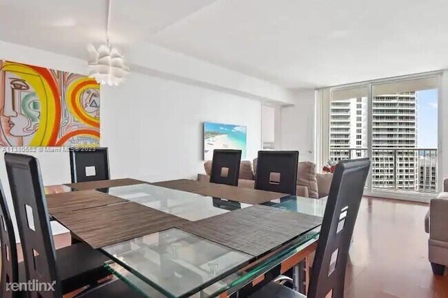 Foto del edificio - 2 br, 2 bath Condo - 1200 Brickell Bay Dr